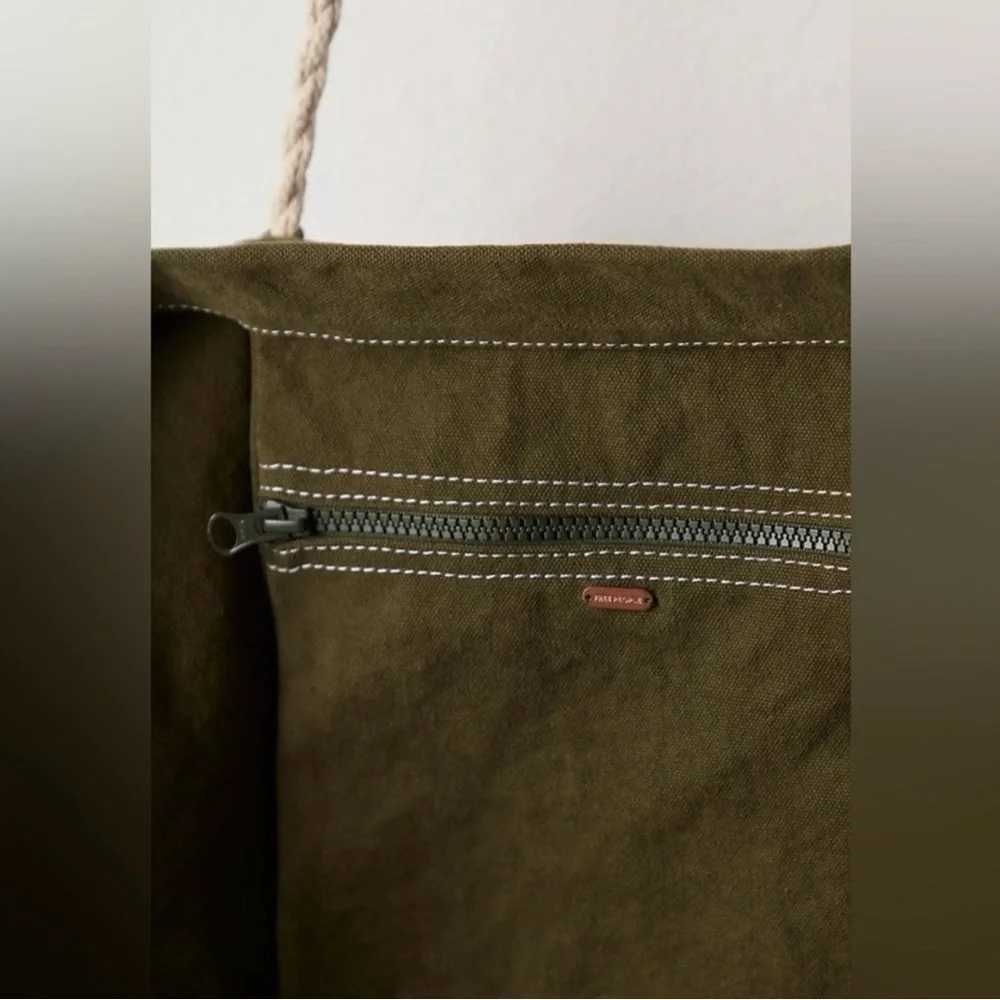 Free People Been There Badge Tote Bag NWOT - Picture 3 of 6